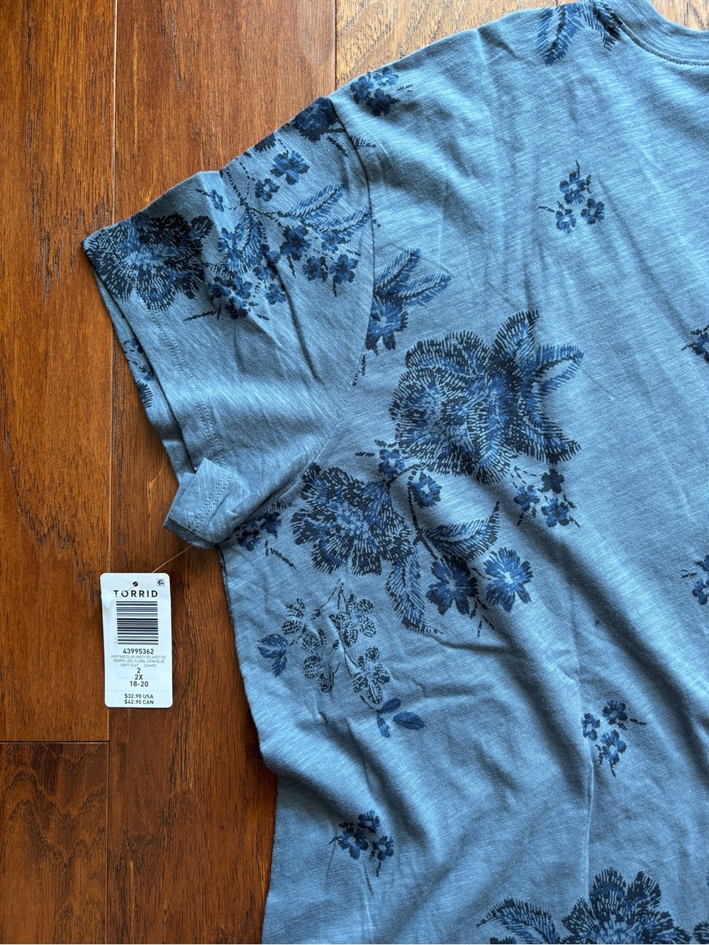 Torrid China Blue Floral Heritage Slub Relaxed V-Neck Tee | Size 2X (18-20) - Picture 11 of 11